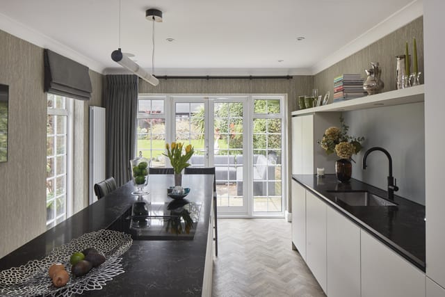 Chislehurst Matt Lacquer & Marble-Effect Kitchen