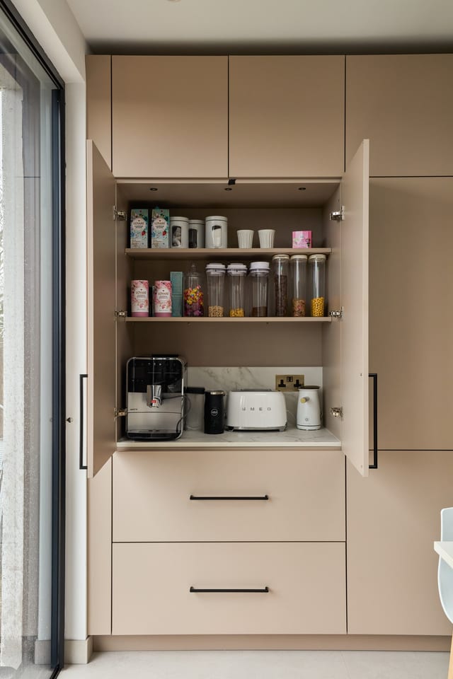 Chessington Fenix Taupe & Marble-Effect Kitchen