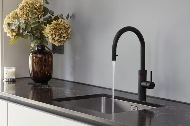 Chislehurst Matt Lacquer & Marble-Effect Kitchen