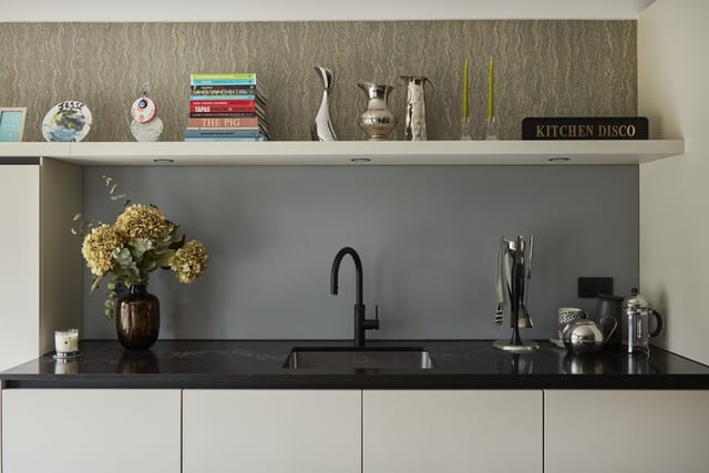 Chislehurst Matt Lacquer & Marble-Effect Kitchen