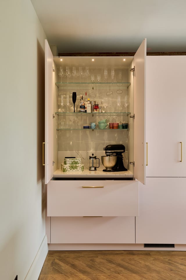 Hayes Pink Lacquer & Oak Kitchen